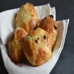 Véritable plat traditionnel de Pâques chez nos amis anglo-saxons, découvrez les hot cross buns.
Succombez à ces petits pains briochés

https://www.recettedepain.com/recette-hot-cross-buns-10

 #hotcrossbuns #hotcrossbunrecipe #hotcrossbun #recettedepain